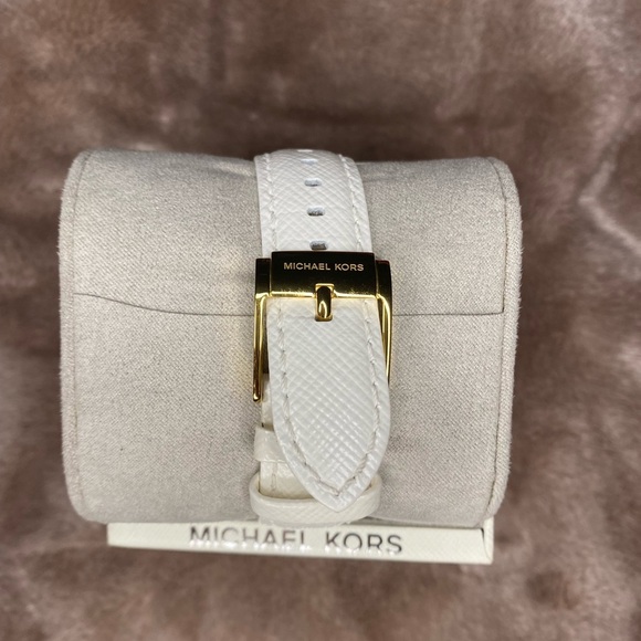 NEW~Michael Kors White Leather Watch - Picture 5 of 7